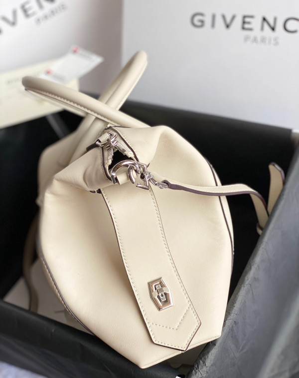GIVENCHY ANTIGONA SOFT