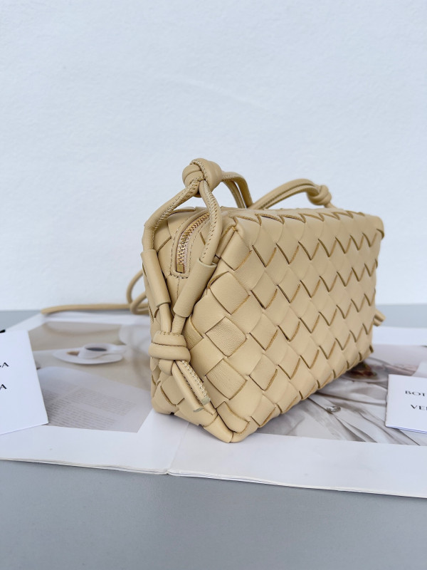 Bo*te*ga ve*ne*ta mini loop camera bag