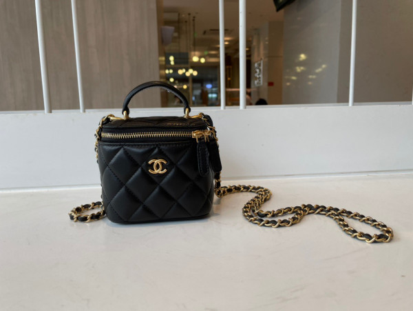 CL VANITY CASE