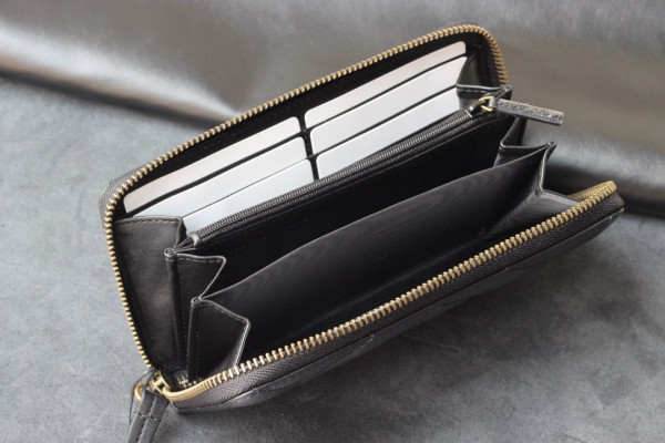 G*u*i gg marmont zip around wallet