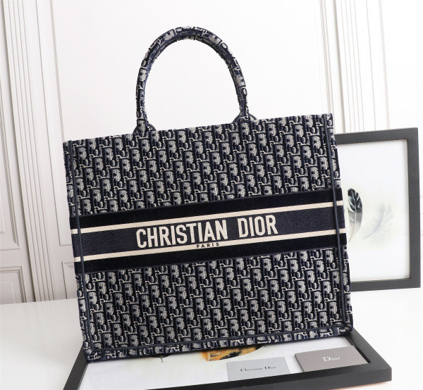large D*or book tote