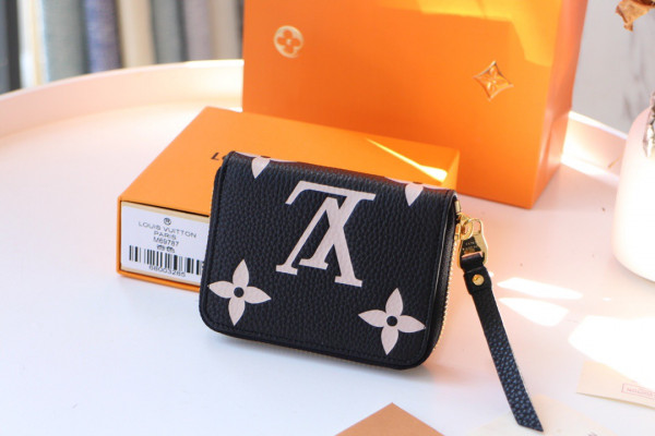 l**is V*t*n zippy coin purse