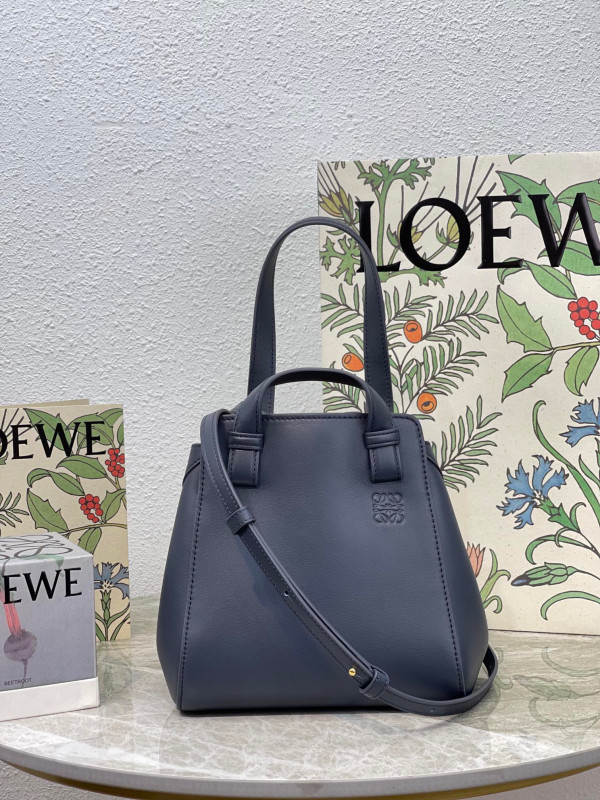 LOEWE Hammock Nugget bag