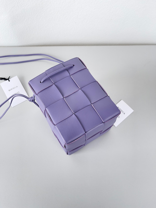 Bo*te*ga ve*ne*ta cassette bucket bag