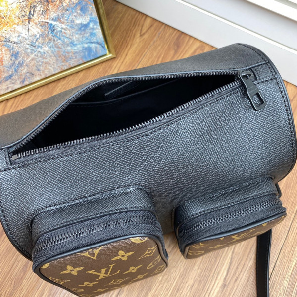 l**is V*t*n messeanger bag