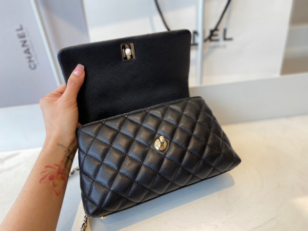 CL FLAP BAG WITH TOP HANDLE