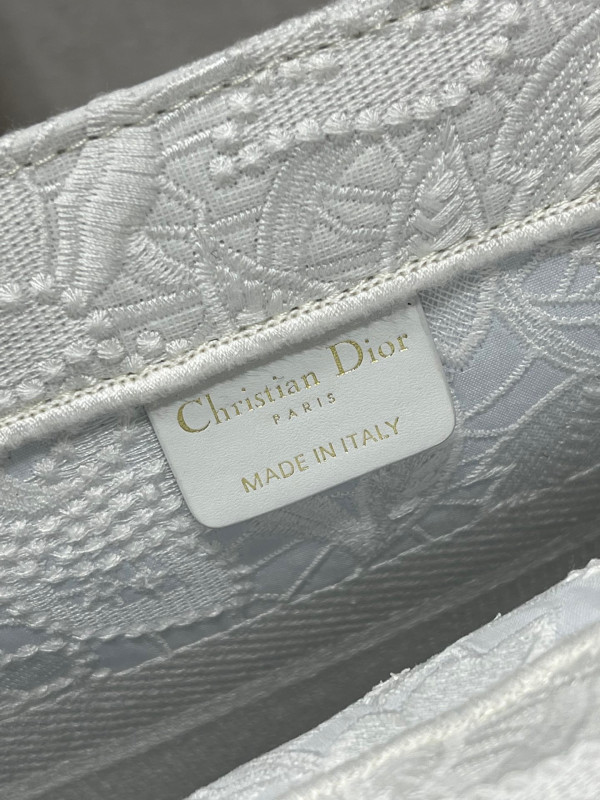 medium D*or book tote