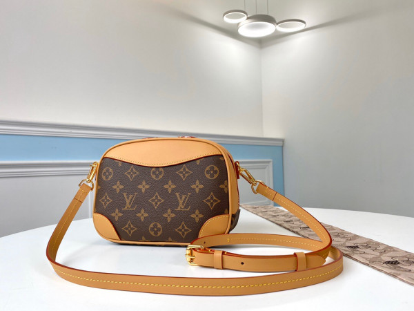 l**is V*t*n deauville mini