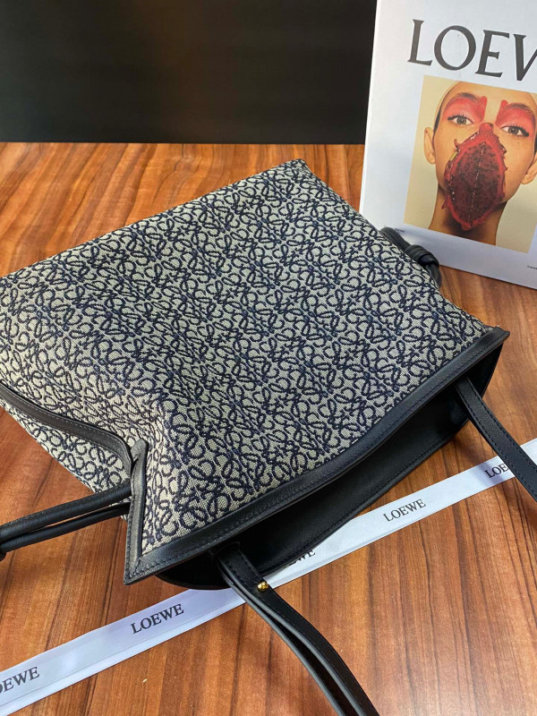 LOEWE Flamenco clutch
