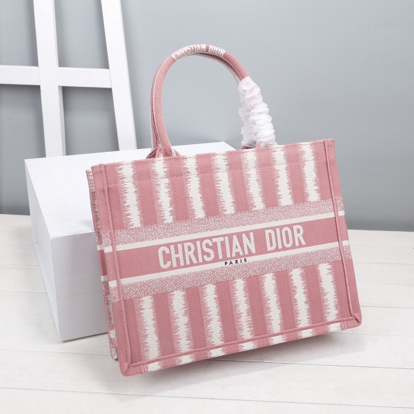 medium D*or book tote