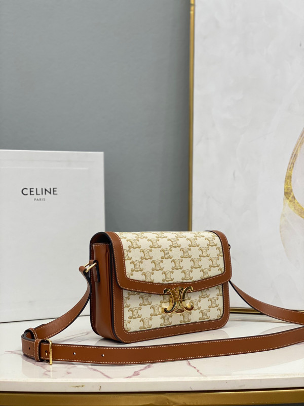 Ce**e medium triomphe bag