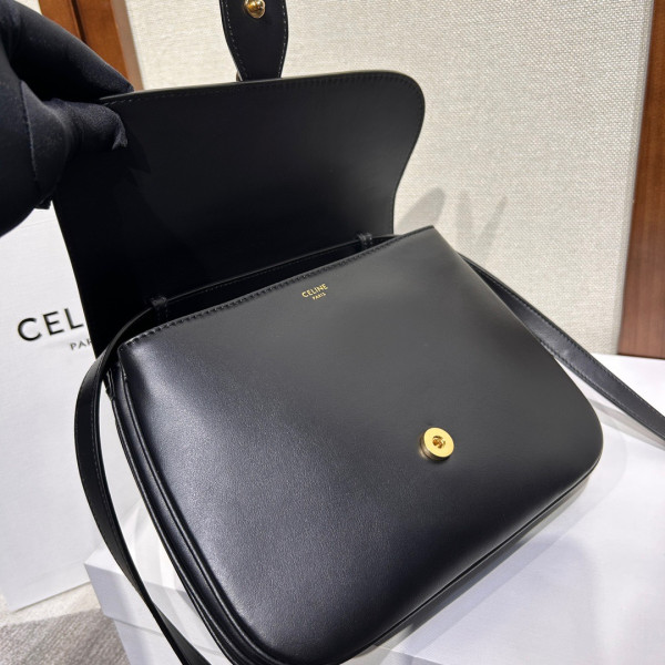 Ce**e medium tabou in smooth calfskin
