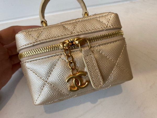 CL SMALL VANITY WITH CHAIN