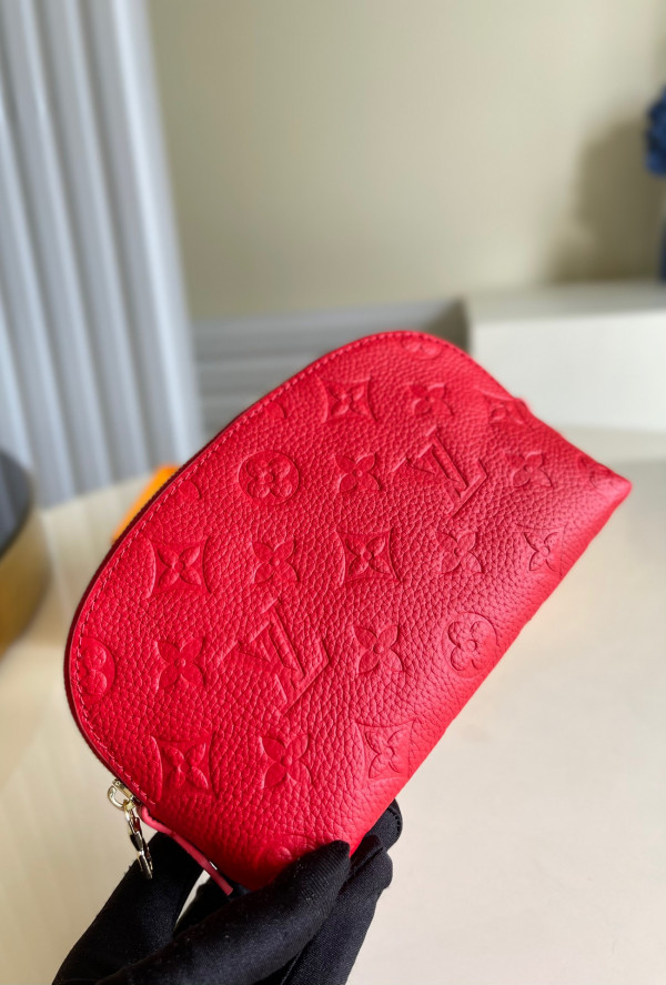 l**is V*t*n cosmetic pouch