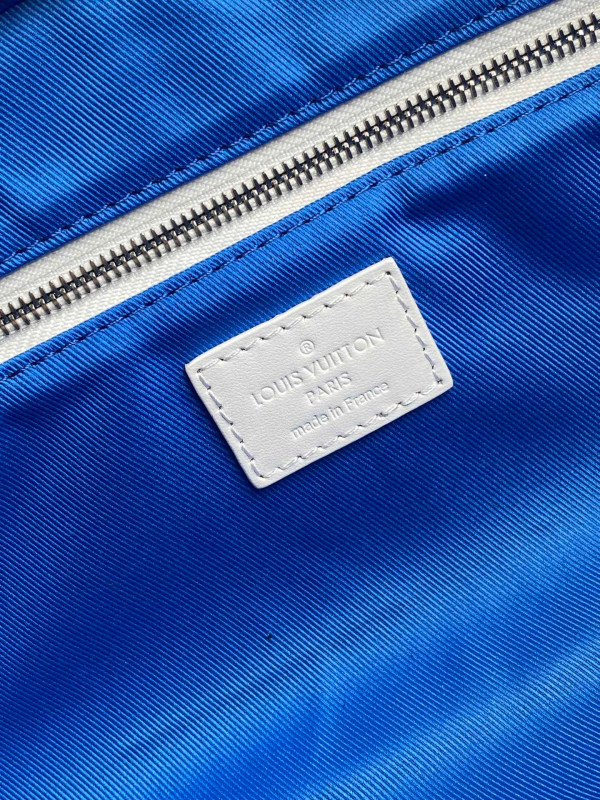 l**is V*t*n toilet dopp pouch