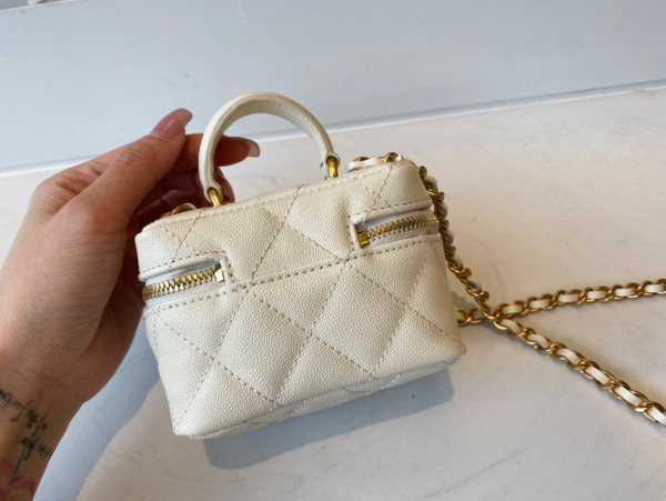 CL SMALL VANITY WITH CHAIN