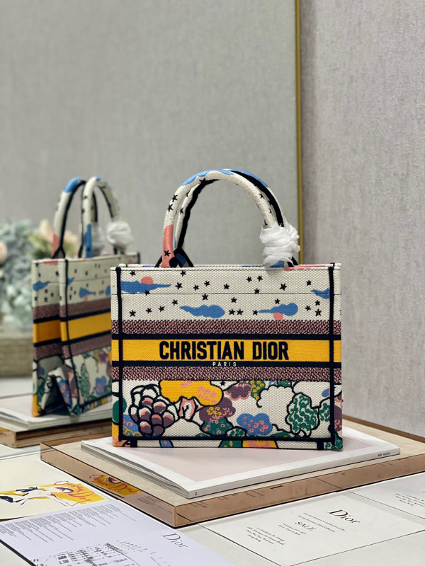 small D*or book tote