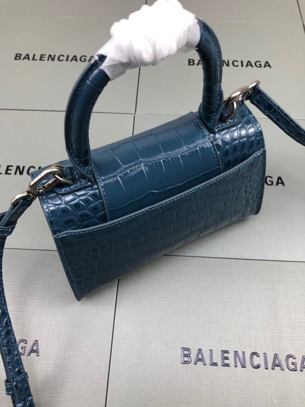 Ba*len*cia*ga hourglass