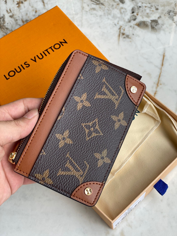 l**is V*t*n multi card holder trunk