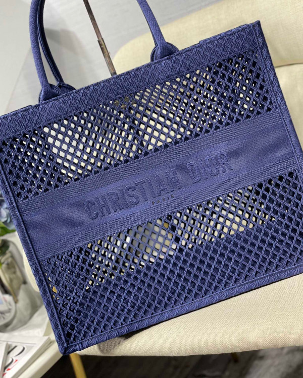 large D*or book tote