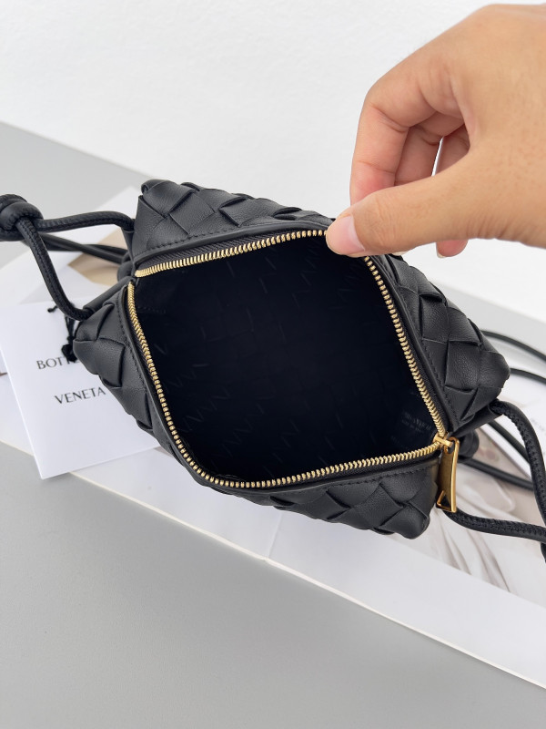 Bo*te*ga ve*ne*ta mini loop camera bag