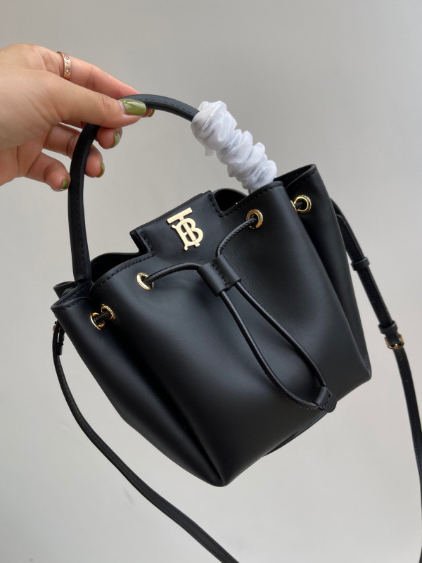 B**rry bucket bag