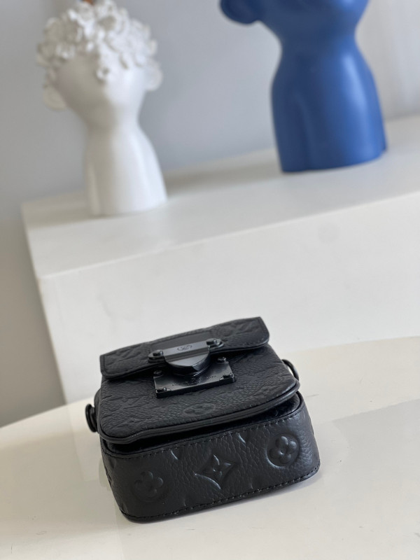 l**is V*t*n s-lock vertical wearable wallet
