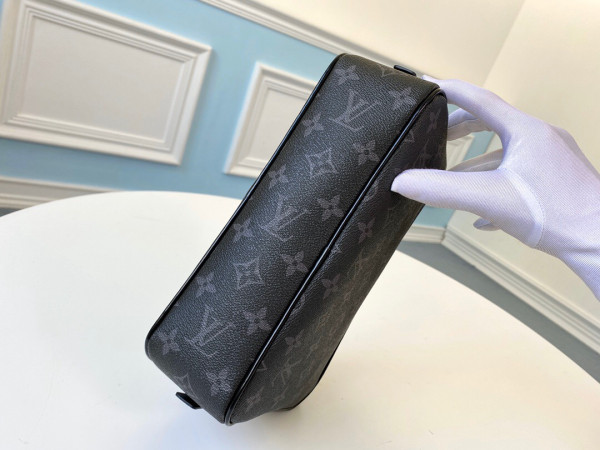l**is V*t*n toiletry pouch gm