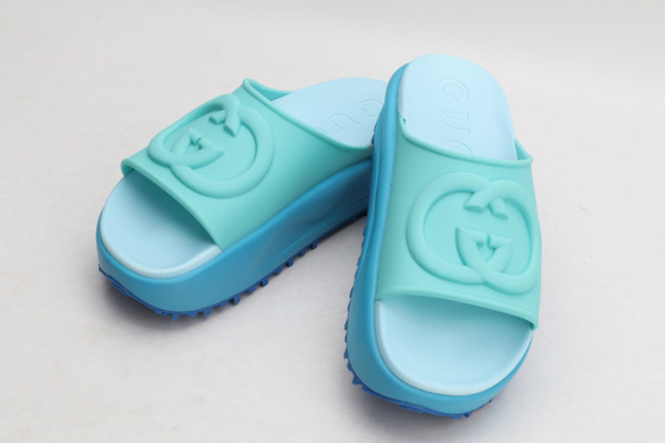 G*u*i slide with interlocking g
