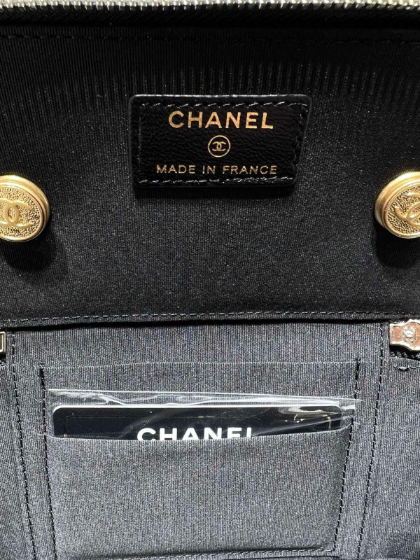 CL VANITY WITH CHAIN