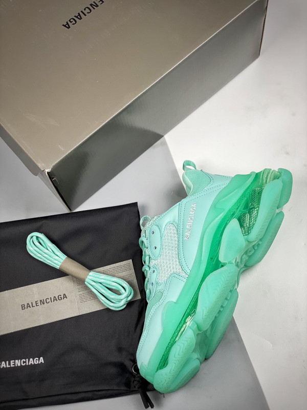 Ba*len*cia*ga triple s