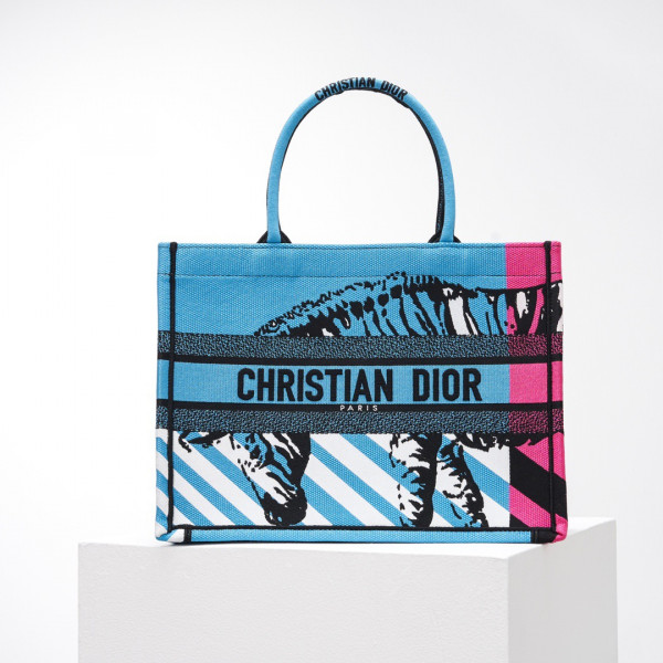 medium D*or book tote