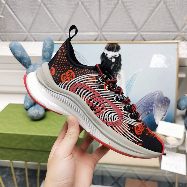 G*u*i run sneaker