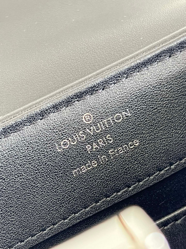 l**is V*t*n capucines mini