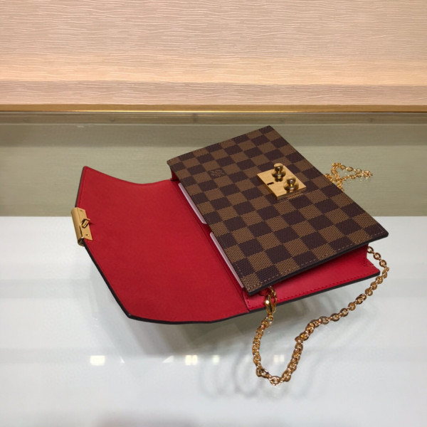 l**is V*t*n croisette chain wallet