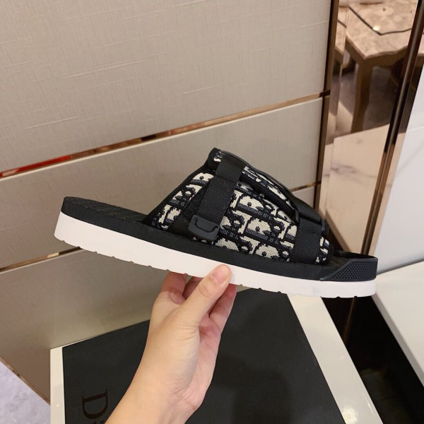 D*or alpha sandal