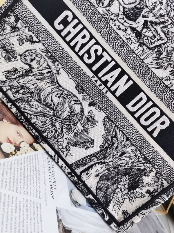 D*or book tote