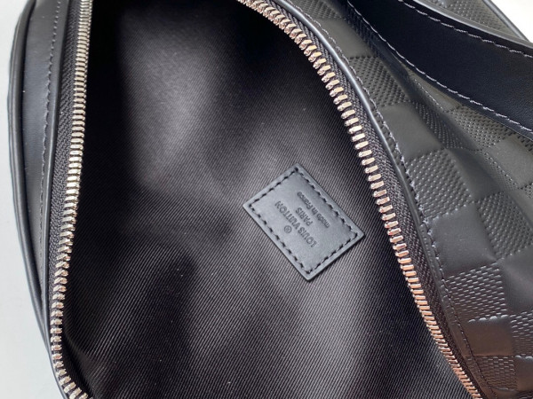l**is V*t*n campus bumbag