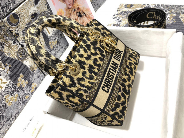 D*or detachable D*or caro round coin purse