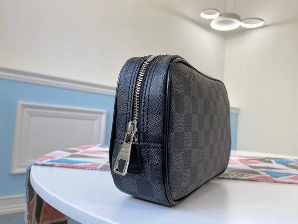 l**is V*t*n toiletry pouch pm