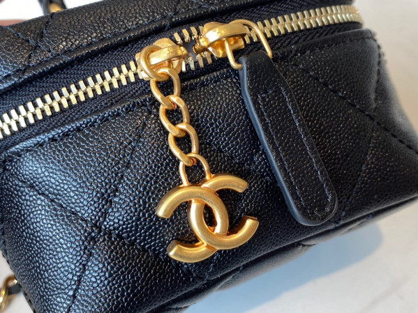 CL SMALL VANITY WITH CHAIN