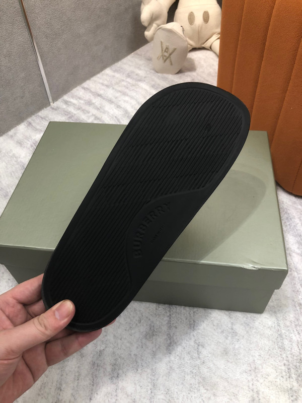 B**rry vintage check slides