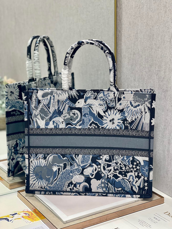 large D*or book tote