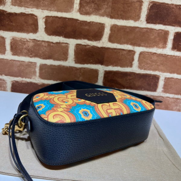 G*u*i gg messenger bag