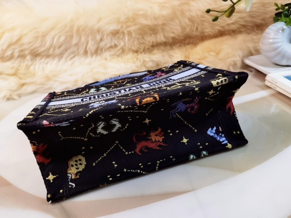 small D*or book tote