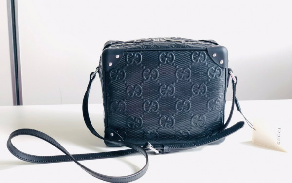 G*u*i gg shoulder bag with leather details