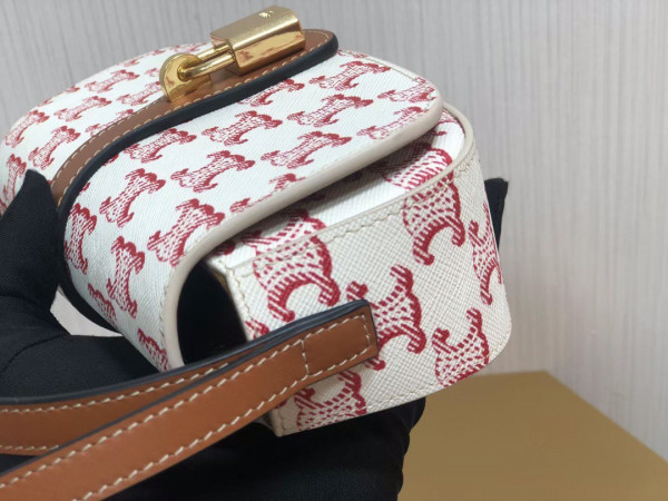 Ce**e clutch on strap