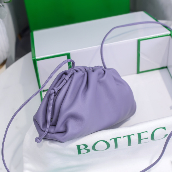 Bo*te*ga ve*ne*ta mini pouch