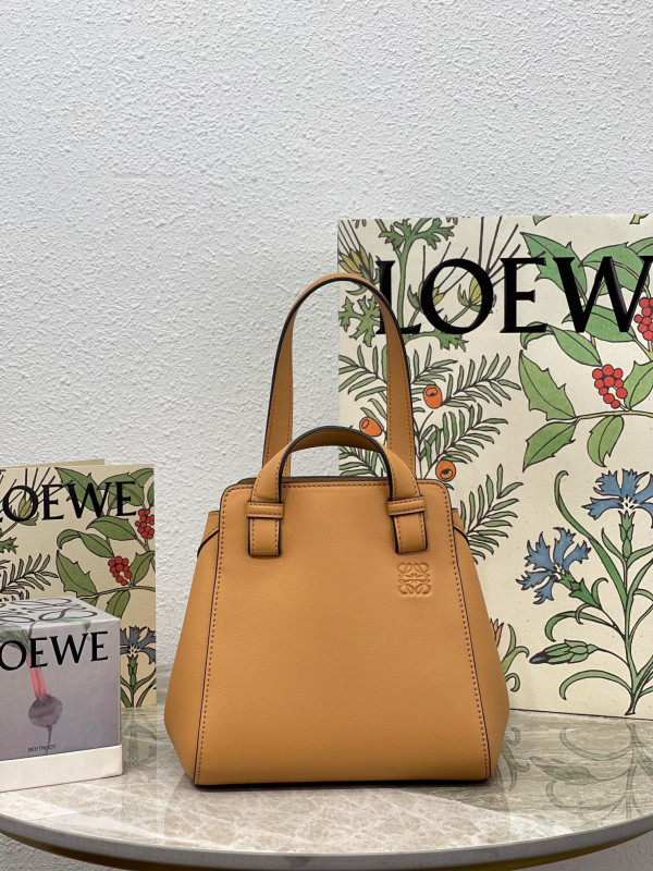 LOEWE Hammock Nugget bag