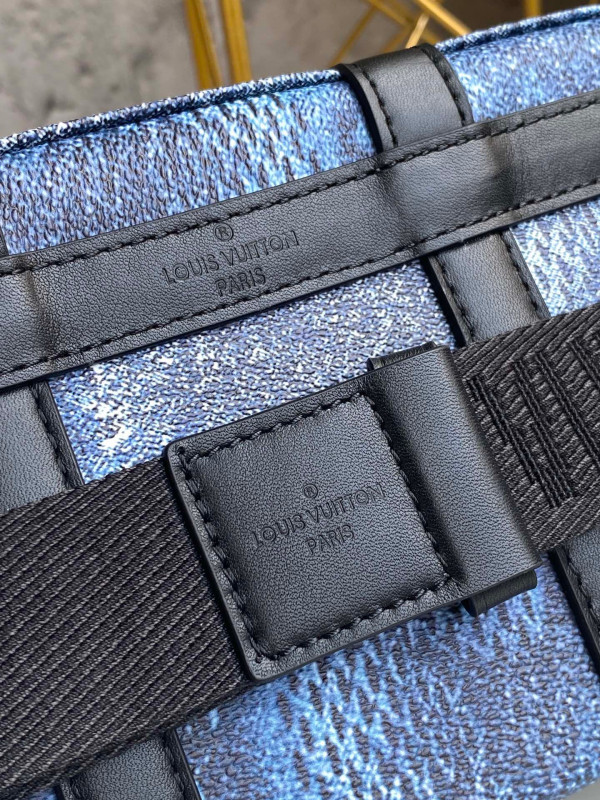 l**is V*t*n trunk slingbag